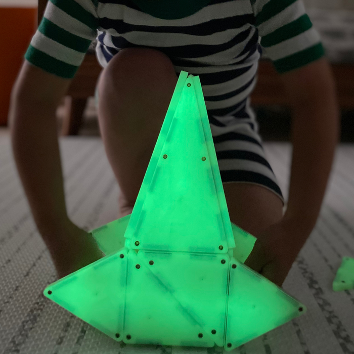 18816 - MAGNA-TILES® Glow 16 Piece Set